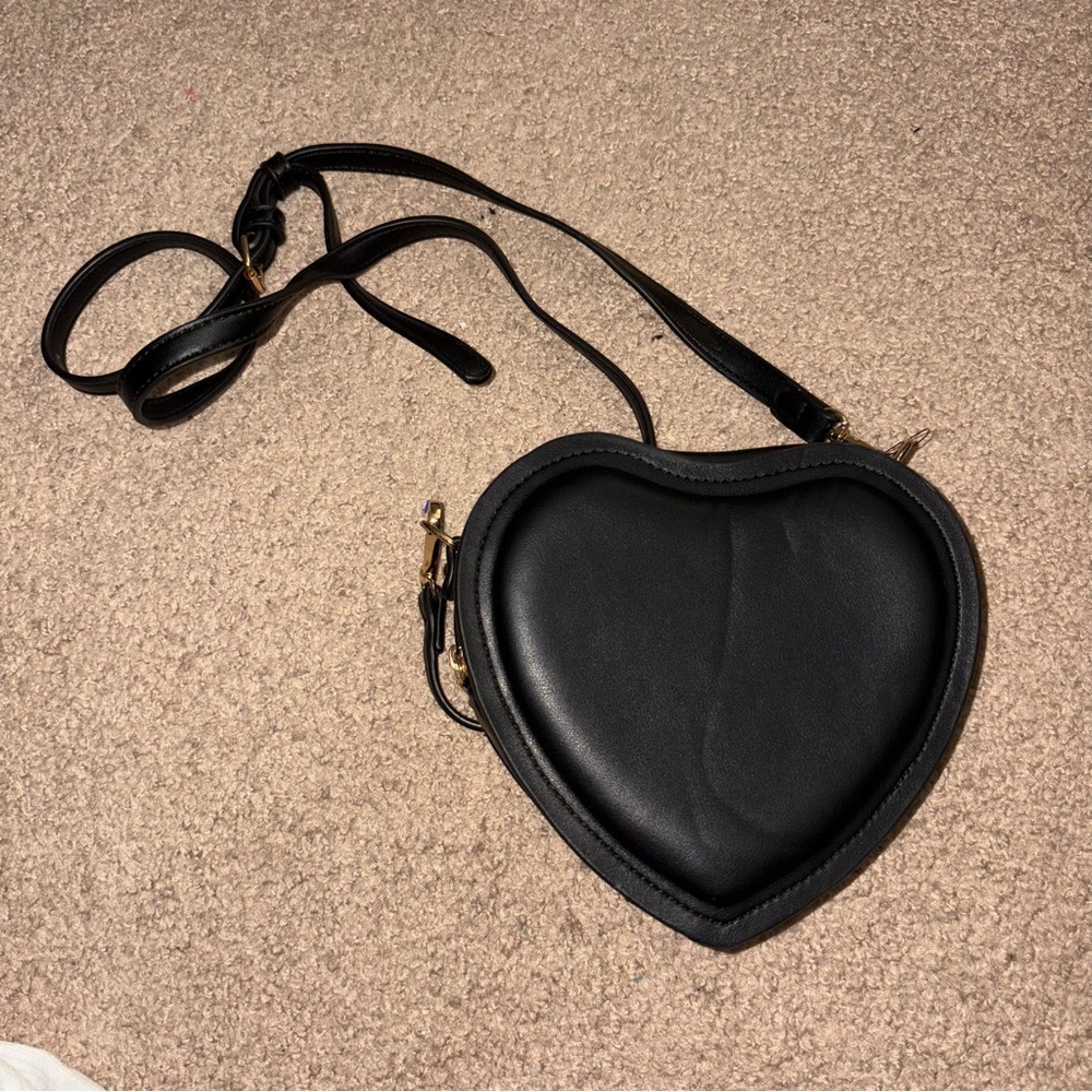 Black Heart-Shaped Crossbody Bag